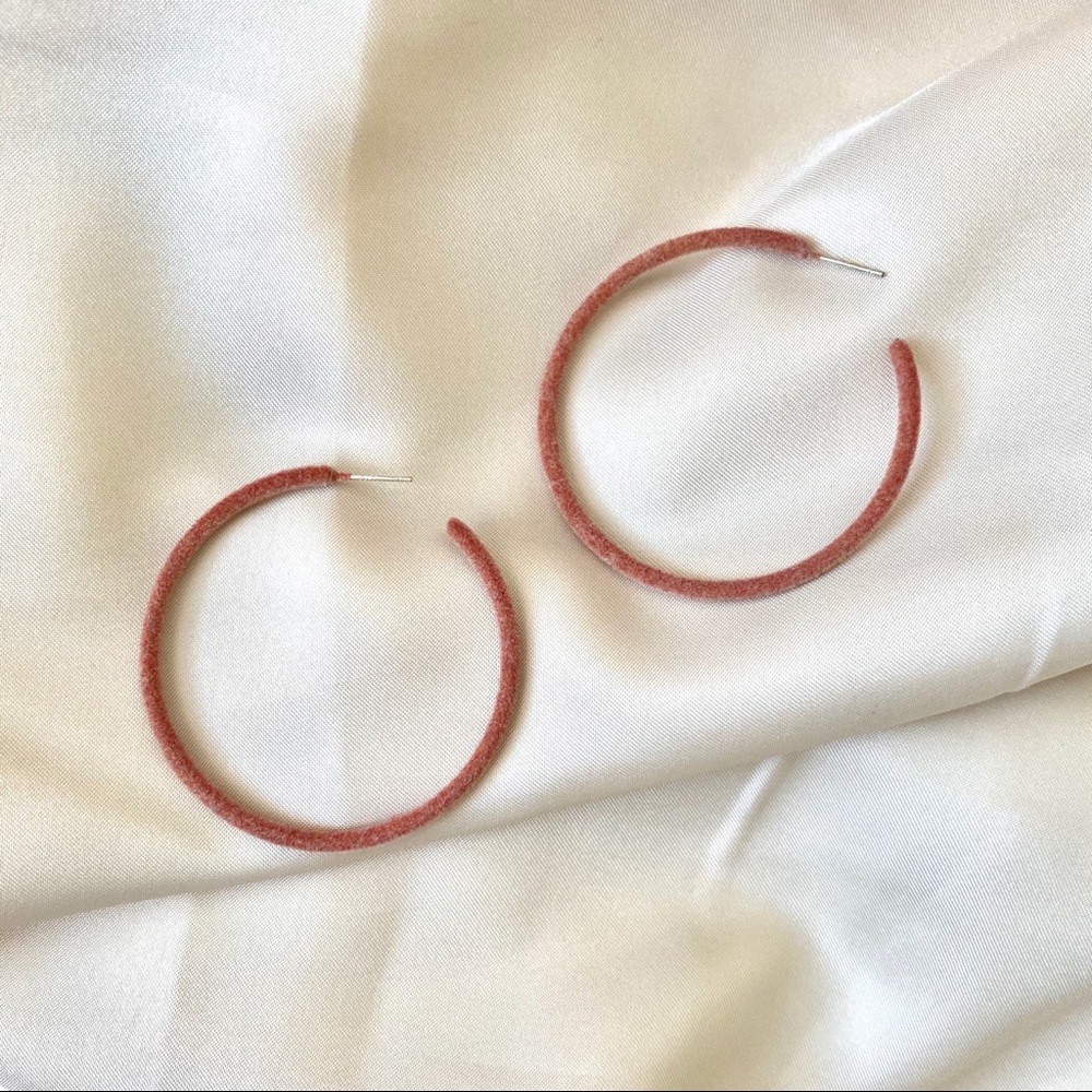 💕Last one 💙Velvet Fabric Earrings Circle - Picture 2 of 7